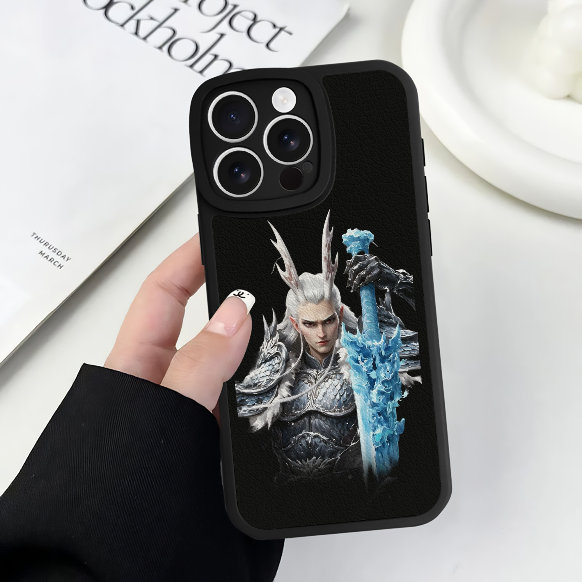 （画像用） Ne Zha 2 ナタ 魔童の大暴れ 【iPhone 16シリーズ対応】シリコンスマホケース（レザー調） 材質：シリコン